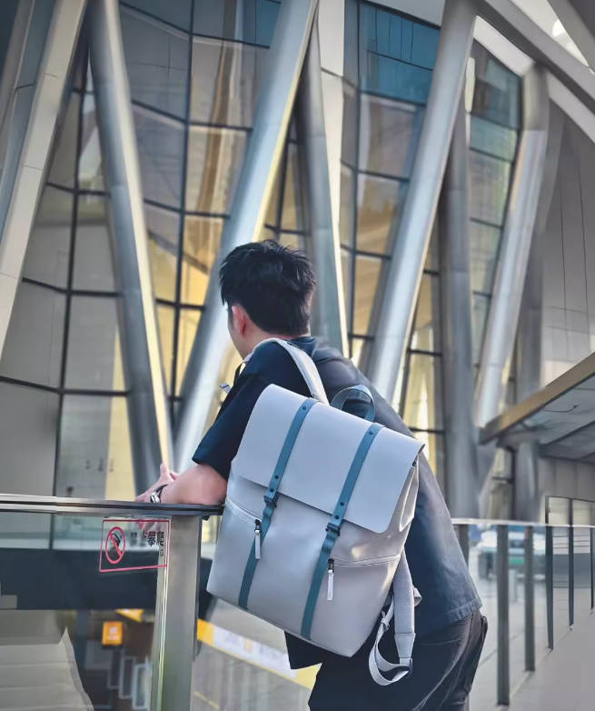 GL双肩包高级感学生书包百搭户外通勤防水大容量包LUGA旅行背包