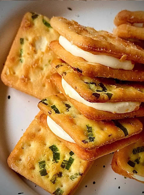 台湾省代购网红佳德饼铺香葱牛轧糖夹心饼干葱轧饼零食茶点伴手礼