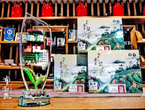 台湾梨山茶王礼盒 (300g) │ 五星奖 四星奖 比赛茶 冠军茶 茶叶礼盒 手采原叶茶叶 台湾茶